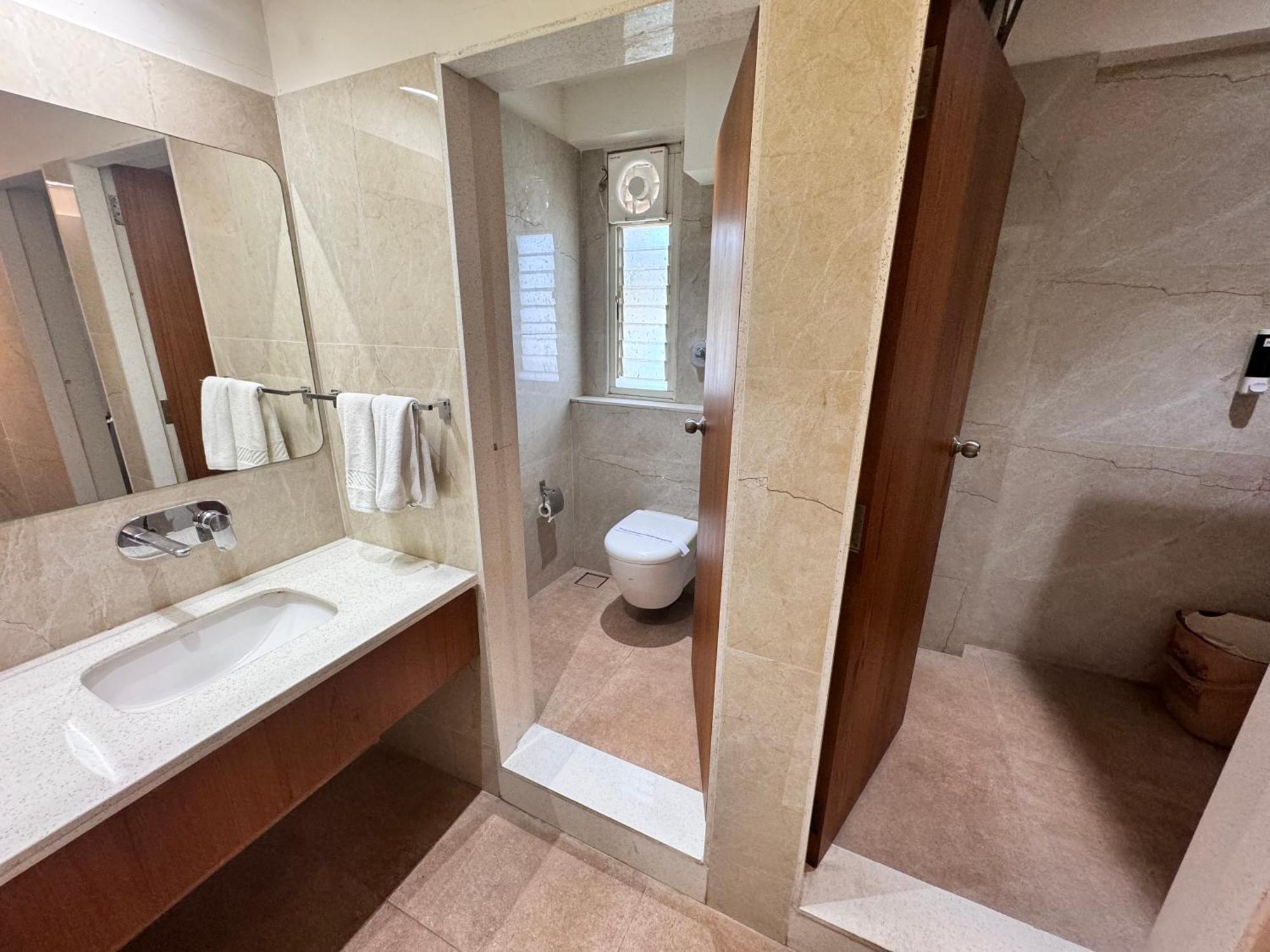 Siara Styles Amba Suites, Gandhinagar Eksteriør billede