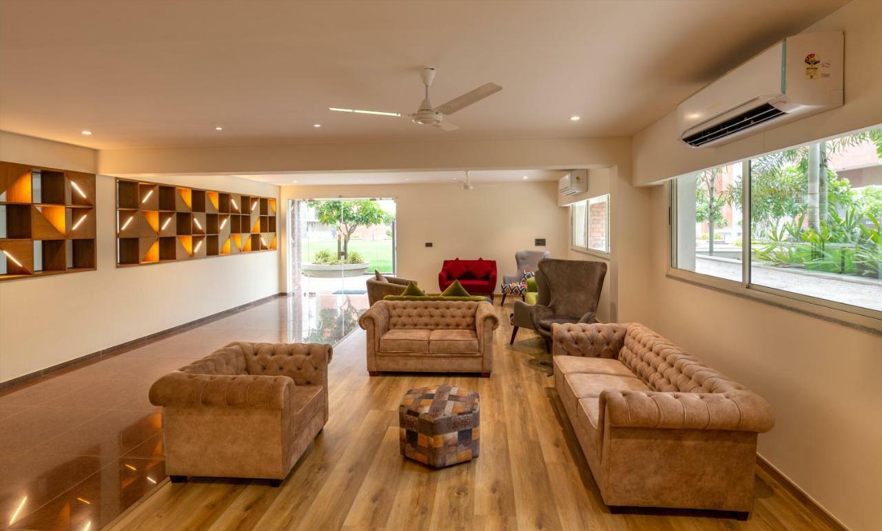 Siara Styles Amba Suites, Gandhinagar Eksteriør billede
